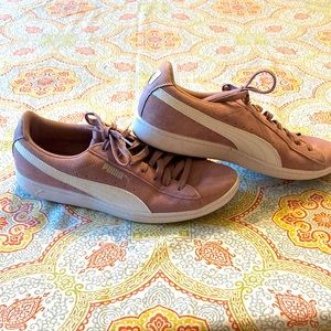 Puma tennis shoes with softfoam